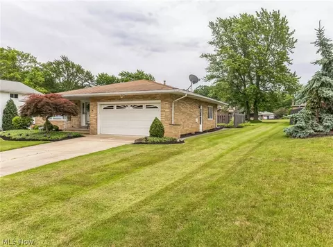 2700 Pasadena Dr, Seven Hills, OH 44131 photo 4