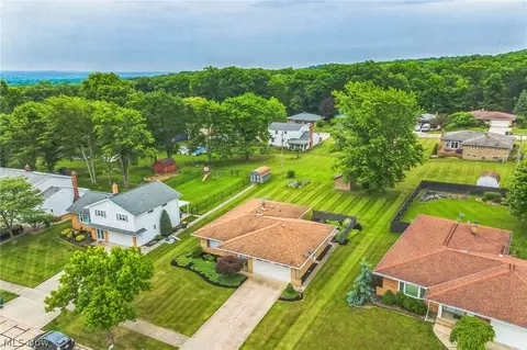 2700 Pasadena Dr, Seven Hills, OH 44131 photo 3