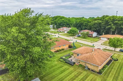 2700 Pasadena Dr, Seven Hills, OH 44131 photo 9