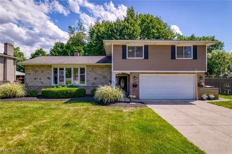 363 Park Dr, Brooklyn Heights, OH 44131
