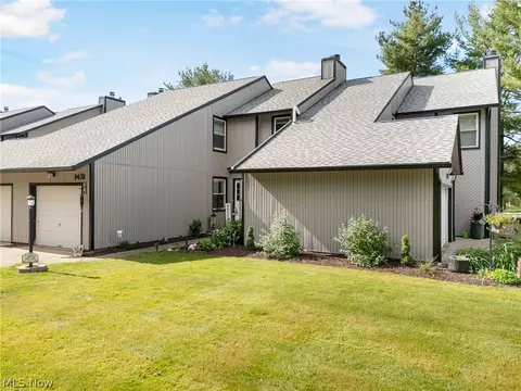 1431 Easthill Sq NE, Canton, OH 44714