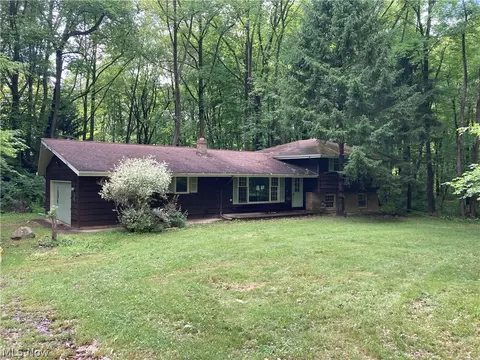 7050 Hickory Dr, Walton Hills, OH 44146