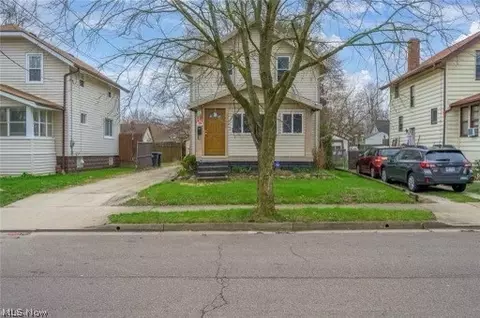 912 Hunt St, Akron, OH 44306