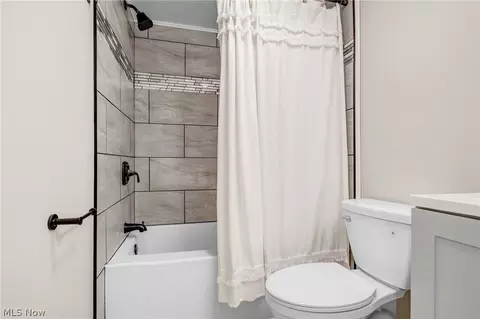 Bath - 130 Walleye Ct, Lagrange, OH 44050 photo 5 of 7