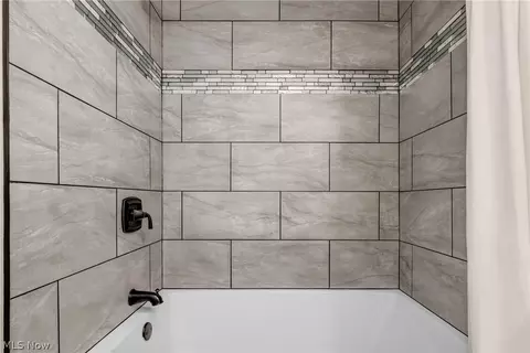 Bath - 130 Walleye Ct, Lagrange, OH 44050 photo 7 of 7