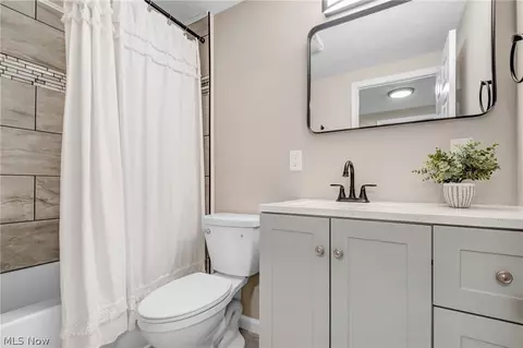 Bath - 130 Walleye Ct, Lagrange, OH 44050 photo 4 of 7