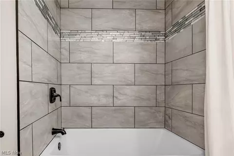 Bath - 130 Walleye Ct, Lagrange, OH 44050 photo 6 of 7