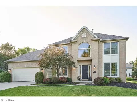 15114 Old Oak Dr, Strongsville, OH 44149