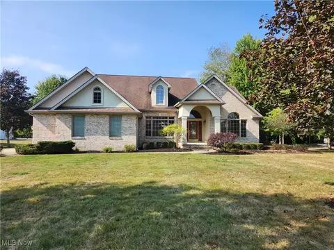 2215 Redwood Pl, Canfield, OH 44406