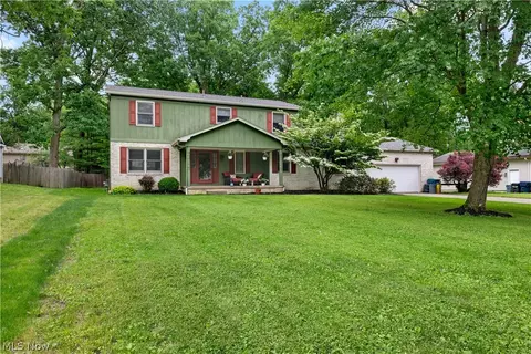 5261 Sampson Dr, Liberty, OH 44420