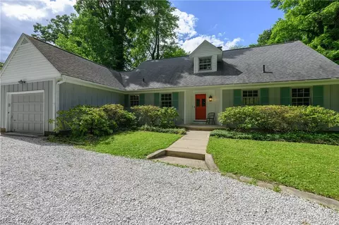 5706 Sherwood Forest Dr, New Franklin, OH 44319
