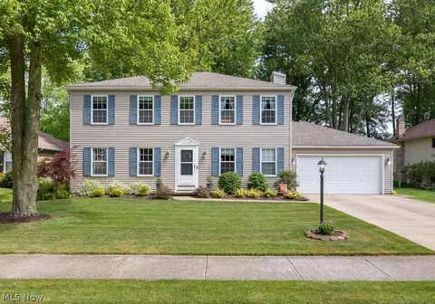 26932 Greenbrooke Dr, Olmsted Twp, OH 44138