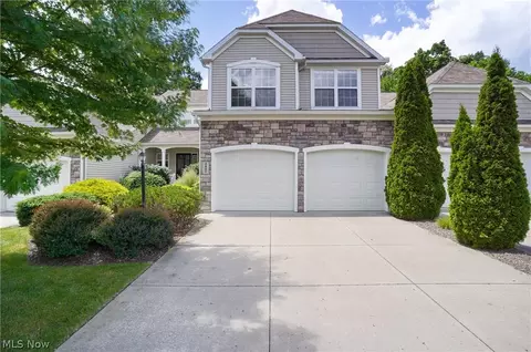 3437 River Rock Dr, Cuyahoga Falls, OH 44223