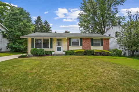 262 Monroe Dr, Northfield, OH 44067