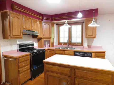 Kitchen - 674 Calann Dr, Elyria, OH 44035 photo 2 of 3