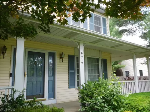 Exterior - 674 Calann Dr, Elyria, OH 44035 photo 2 of 4