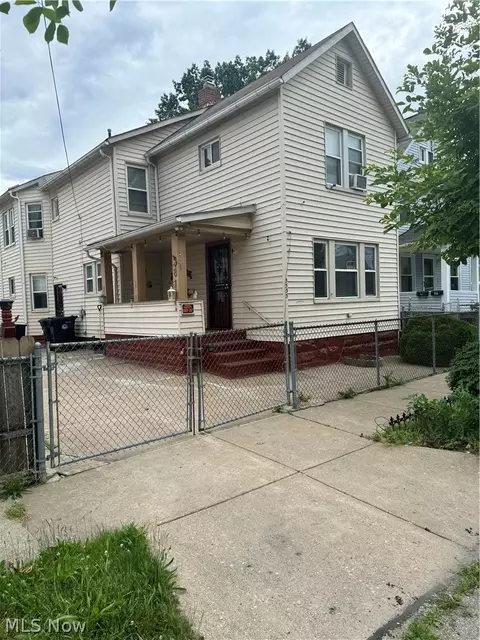 3533 Carlyle Ave, Cleveland, OH 44109