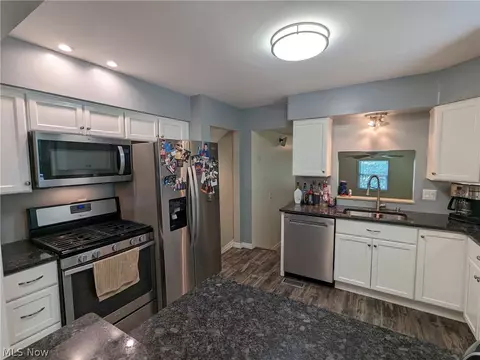 50 Aaron St, Berea, OH 44017 photo 9