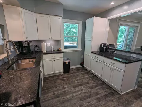 50 Aaron St, Berea, OH 44017 photo 10