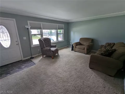 50 Aaron St, Berea, OH 44017 photo 5