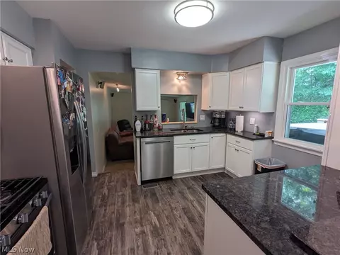 50 Aaron St, Berea, OH 44017 photo 8