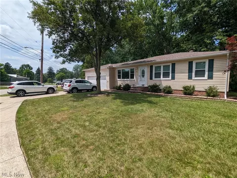 50 Aaron St, Berea, OH 44017 photo 3
