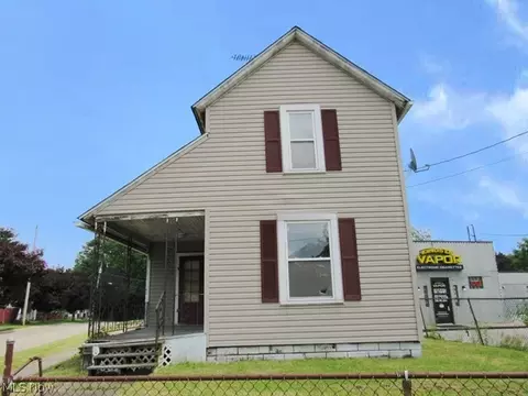 2301 East Ave, Akron, OH 44314