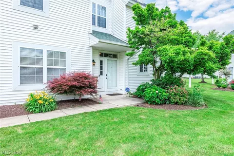 366 Vista Cir, North Olmsted, OH 44070