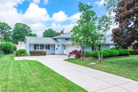 25092 Chase Dr, North Olmsted, OH 44070
