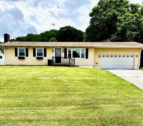 2266 Otsego Ave, Coshocton, OH 43812