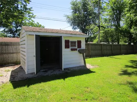 Exterior - 1054 Elk Dr, Ashtabula, OH 44004 photo 6 of 11