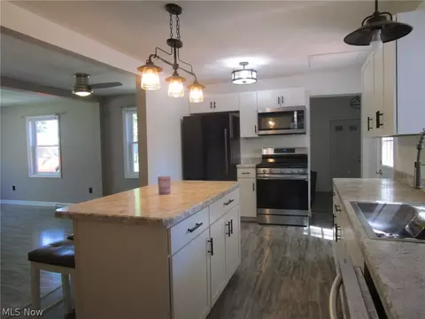 Kitchen - 1054 Elk Dr, Ashtabula, OH 44004 photo 3 of 5