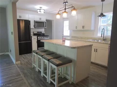 Kitchen - 1054 Elk Dr, Ashtabula, OH 44004 photo 2 of 5