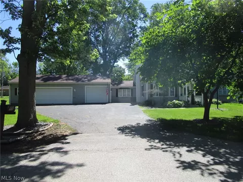 Exterior - 1054 Elk Dr, Ashtabula, OH 44004 photo 2 of 11