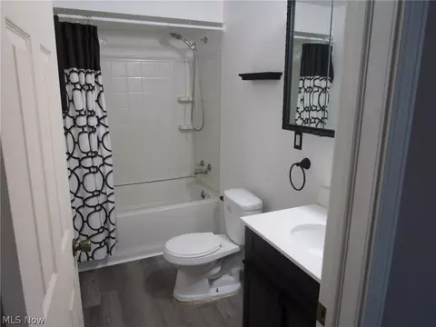 Bath - 1054 Elk Dr, Ashtabula, OH 44004 photo 1 of 4