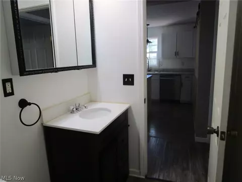 Bath - 1054 Elk Dr, Ashtabula, OH 44004 photo 3 of 4