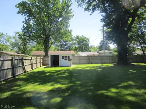Exterior - 1054 Elk Dr, Ashtabula, OH 44004 photo 5 of 11