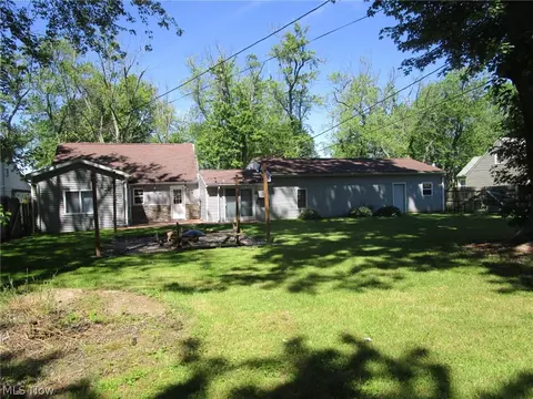 Exterior - 1054 Elk Dr, Ashtabula, OH 44004 photo 7 of 11
