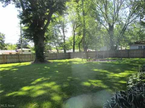 Exterior - 1054 Elk Dr, Ashtabula, OH 44004 photo 4 of 11