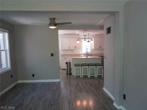 Living - 1054 Elk Dr, Ashtabula, OH 44004 photo 1 of 9