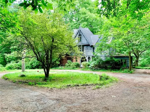 9237 Highland Dr, Brecksville, OH 44141