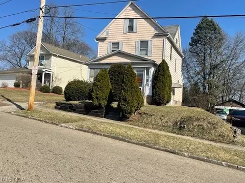 759 Moon St, Akron, OH 44307