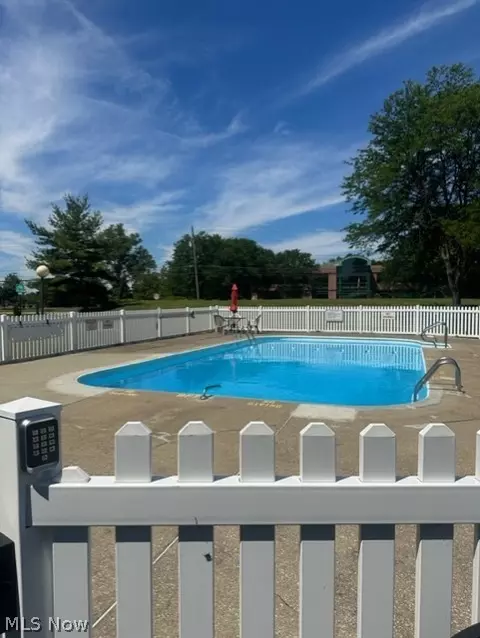 Exterior - 1201 W River Rd N #C2, Elyria, OH 44035 photo 2 of 2
