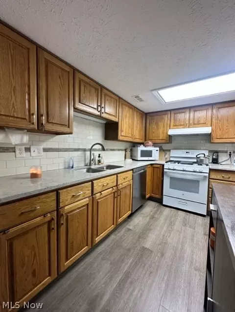 Kitchen - 1201 W River Rd N #C2, Elyria, OH 44035 photo 1 of 1