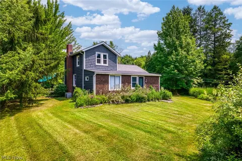 8318 Bainbridge Rd, Chagrin Falls, OH 44023