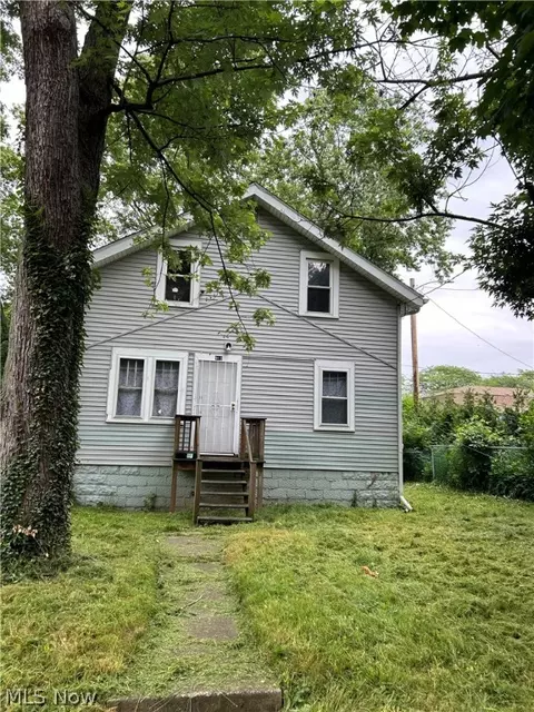 913 Seward Ave, Akron, OH 44320