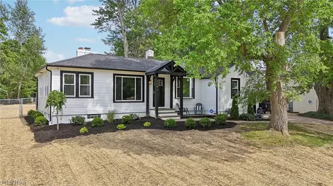 5091 Neptune Dr, Solon, OH 44139