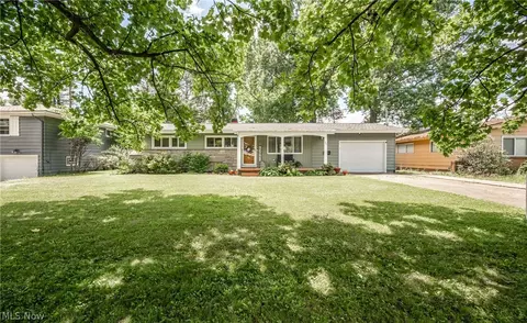 1421 Arthur Dr NW, Warren, OH 44485