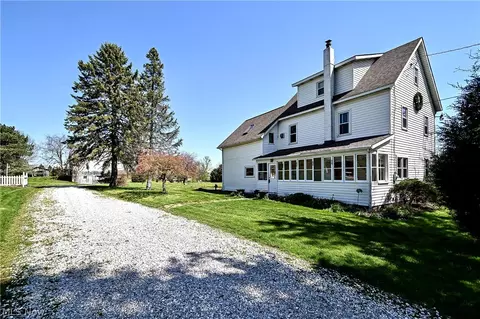 2085 Lake Center St NW, Uniontown, OH 44685