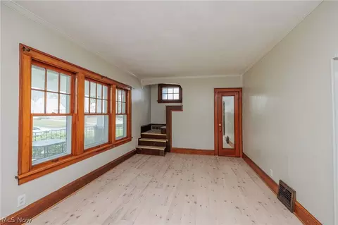 Living - 5157 Erwin St, Maple Heights, OH 44137 photo 4 of 5